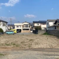 株式会社ホームラボの建築条件付きになります。20区画の新規分譲地内です！閑静な住宅街です！田主丸小学校まで徒歩1kmです！南6m道路で陽当たり良好です！