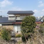 敷地内写真：家があります。2228-494の地目は宅地です。