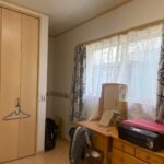 1階洋室C_大きな窓と収納付きです！ (子供部屋)