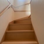 階段_窓もあって明るいです！