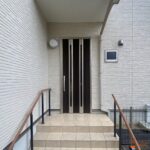 玄関ドア_便利なリモコン付きです！ (玄関)