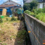 現況写真_南→北を撮影。東隣地境界線。