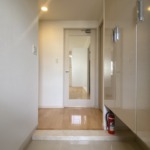 たっぷりの玄関収納付きです！(玄関)