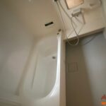 明るい窓付きです！ (風呂)