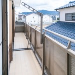 バルコニー_２階のお部屋全部から出られます！物干し金物付きです！