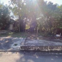 自然に囲まれた閑静なエリアです！池が近くにあり、カモやサギもやってきます！約68坪の土地面積でゆとりがあります！調整区域ですが既存住宅の為、建築許可申請が出来ます！近隣には新しい住宅や家族向けのアパートもあります！