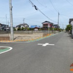 東道路は幅６ｍでゆったりです！